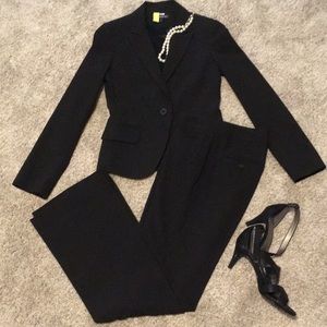 Express Editor Suit. BLACK.